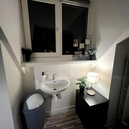 Cozy Private 4 On A Busy Persian Restaurant Appartement