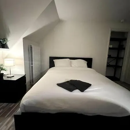 Διαμέρισμα Cozy Private Room 4 On A Busy Persian Restaurant Αϊντχόφεν