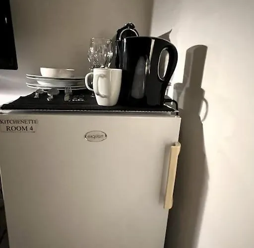 Апартаменты Cozy Private Room 4 On A Busy Persian Restaurant